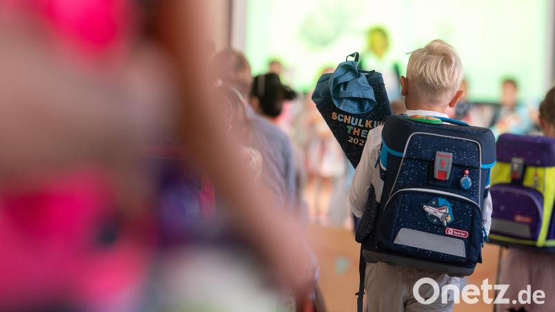 Schultüte, Schultasche, Federmäppchen, Stifte und so weiter: Auch die Kosten für die Ausrüstung für Erstklässler sind gestiegen. Die SPD fordert deshalb eine Entlastung für Eltern. Symbolbild: Sebastian Gollnow