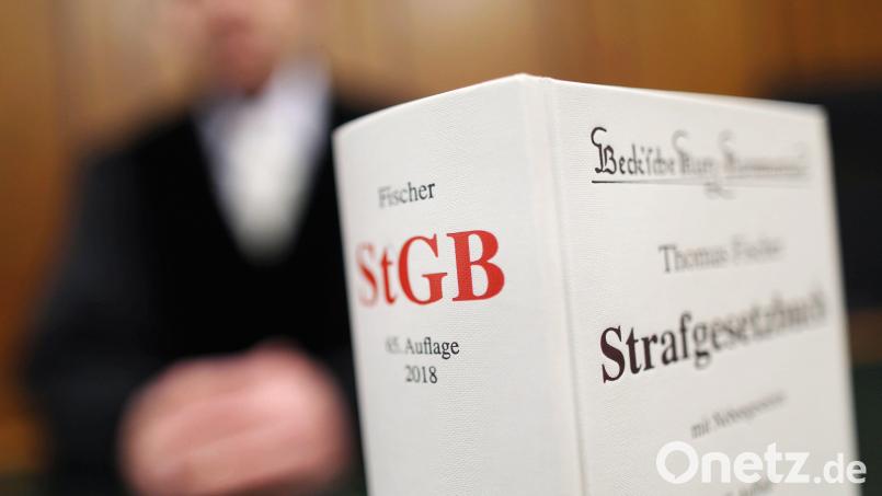 Das Schöffengericht Wunsiedel verurteilte einen 54-Jährigen zu einer Bewährungsstrafe von zwei Jahren. Dazu muss er 7500 Euro an die Staatskasse berappen. Symbolbild: Oliver Berg/dpa