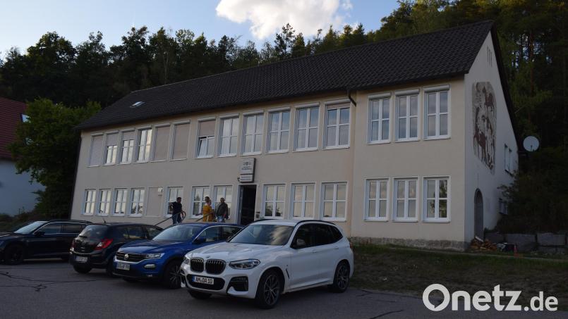 Das Dach der alten Schule in Schwarzach eignet sich besonders für eine Photovoltaik-Anlage. Bild: bnr