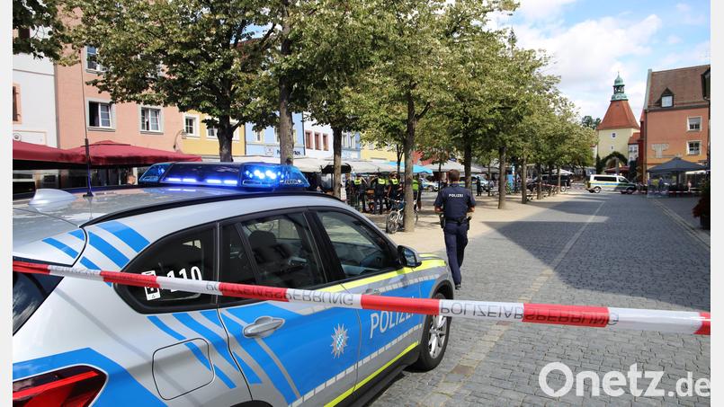 Eine Frau hat mit einem Degen in der letzten Woche mehrere Personen in der Weidener Innenstadt verletzt. Bild: Sebastian Böhm