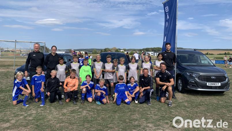 Der SV Diendorf nahm am Bähnk-Cup mit zwei Teams am U11-Turnier teil. Die Jugendleiter Hans Prey (hinten links), Michael Fuchs (hinten rechts) und Uli Süßmann (vorne rechts) zeigten sich vom Verlauf erfreut. Bild: Uli Süßmann/exb