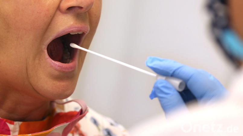 Ab sofort ist es möglich sich in einem Testzentrum am Klinikum Weiden auf das Coronavirus testen zu lassen. Symbolbild: Karl-Josef Hildenbrand/dpa