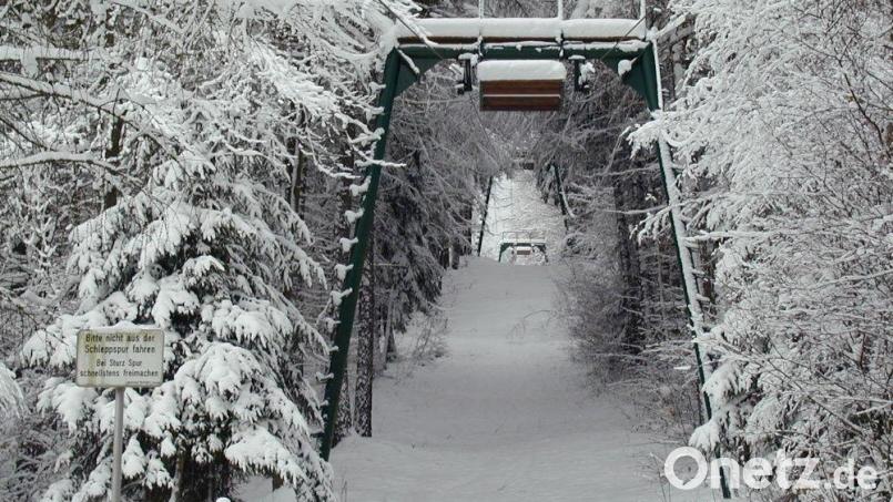Wegen der laufenden Unkosten baute die Feuerwehr den unrentablen Skilift am Stückberg im Auftrag der Gemeinde ehrenamtlich ab. Archivbild: gz