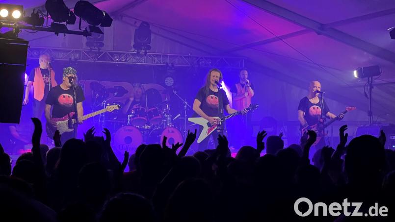 Die fränkischen Fun-Metaller von J.B.O. traten am Mittwoch beim Zelt- und Kulturfestival in Schwandorf auf. Bild: Tietz