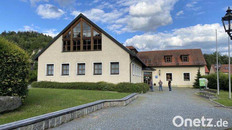 Das Rathaus bekommt Glasfaser, aber kein Ratsinformationssystem; Letzteres ist dem Gemeinderat zu teuer. Archivbild: Eichl