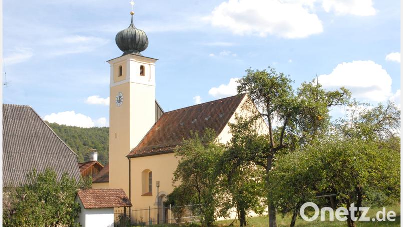 Fast schon etwas versteckt ist die Jakobuskirche in Emhof. Bild: pop
