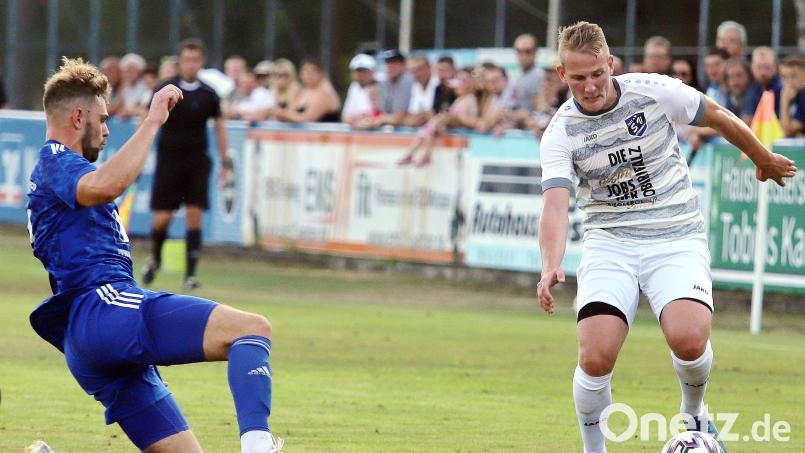 Noah Scheler (rechts) kehrte in Wernberg nach einer kurzen Pause wieder in die Startelf des SV Etzenricht zurück und erweiterte die Optionen des Trainers. Gegen Ränkam ist sein Einsatz allerdings noch unsicher. Bild: war