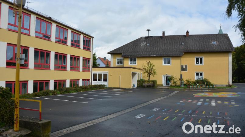 Der Schulhof in Pechbrunn soll der Schauplatz des 1. Pechbrunner Weihnachtsmarktes sein. Der Markt soll am Samstag, 26. November von 14 bis 21 Uhr stattfinden. Bild: jr