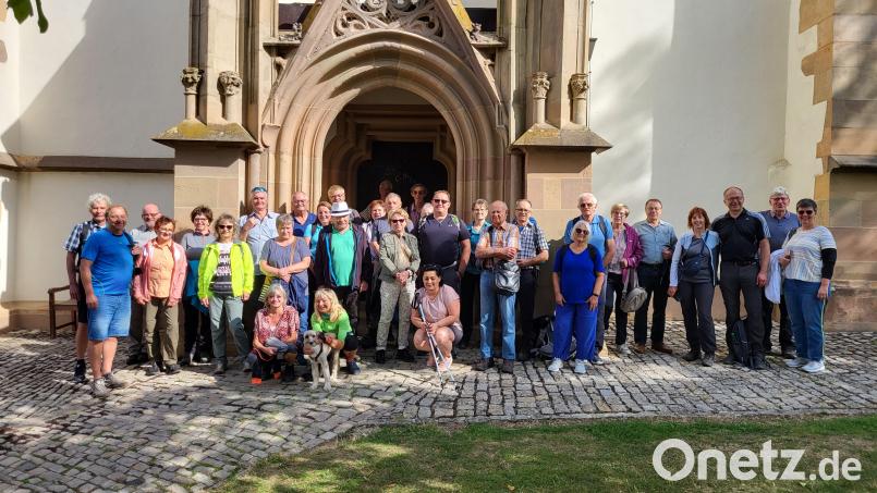 An der Kapelle im Weingarten legten die Mitglieder des FGV Kemnath eine Rast ein. Bild: jzk
