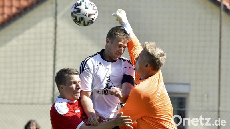 David Schirner (Mitte), war dreifacher Torschütze des 1. FC Neukirchen Archivbild: Hubert Ziegler