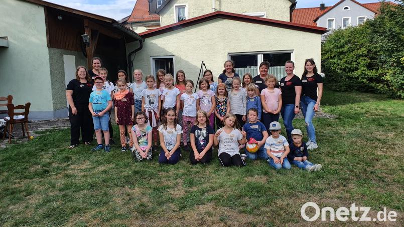Viel gelernt haben die Kinder beim Stiftländer Heimatverein Wiesau. Bild: Sabine Brabec/exb
