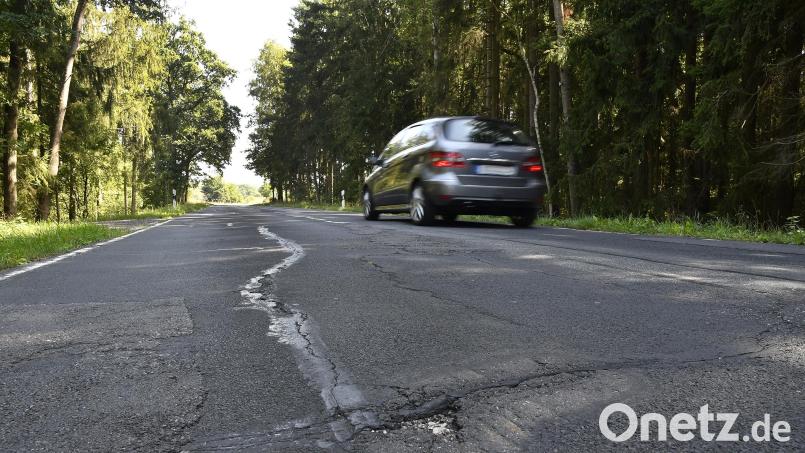 Entlang der Straße von Obersdorf nach Altmannshof, die sich in einem schlechten Zustand befindet, soll ein Geh- und Radweg für mehr Sicherheit sorgen. Bild: Petra Hartl