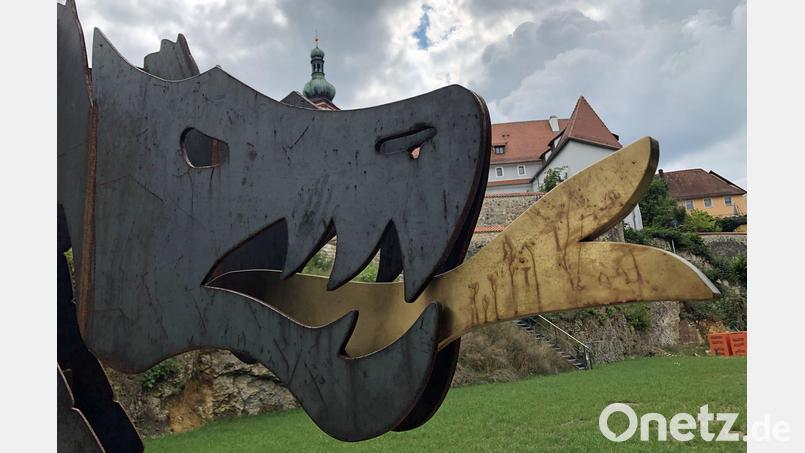 Individualtouristen steuern in Sulzbach-Rosenberg in zunehmenden Zahlen den historischen Drachenpfad auf der Schanze an. Bild: Andreas Royer