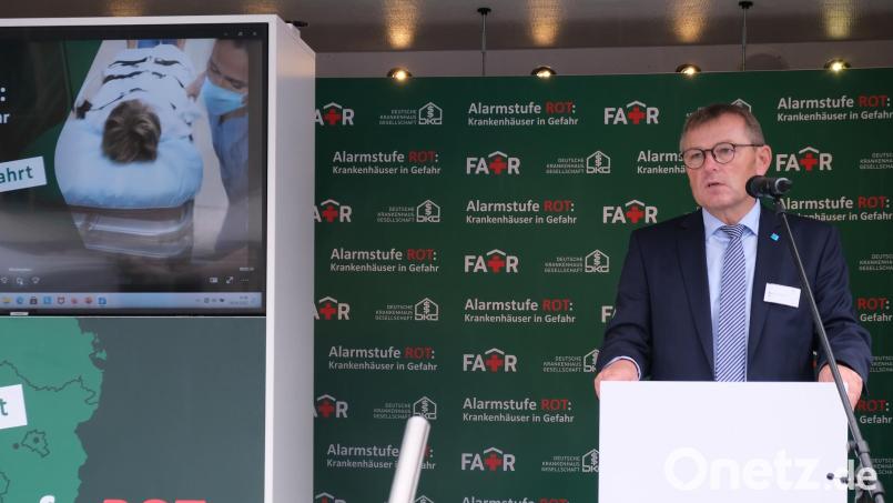 Klinikumsvorstand Manfred Wendl ruft die Bevölkerung dazu auf, die Online-Petition zu unterstützen. Bild: Klinikum/Uschold/exb