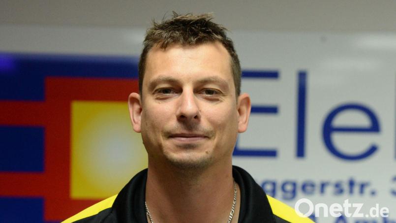 Seine Heimpremiere als Trainer von Rot-Weiss Hirschau feiert Andreas Schwaiger im Spiel gegen den KSV Ohrdruf. Archivbild: Brückmann
