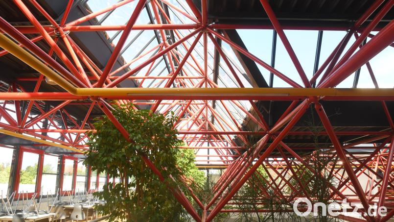 Das Elly-Heuss-Gymnasium ist das bekannteste Werk von Dieter Böhm. Die Tragkonstruktion über der Aula fand bundesweit Beachtung bei Fachleuten und fand 1982 sogar Einzug in das Lehrbuch für Architektur. Bild: Gabi Schönberger