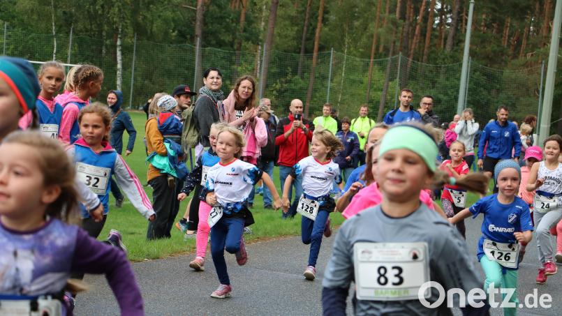 Jede Menge Kinder waren beim 19. Hahnenkammlauf in Edelsfeld am Start. Bild: gru