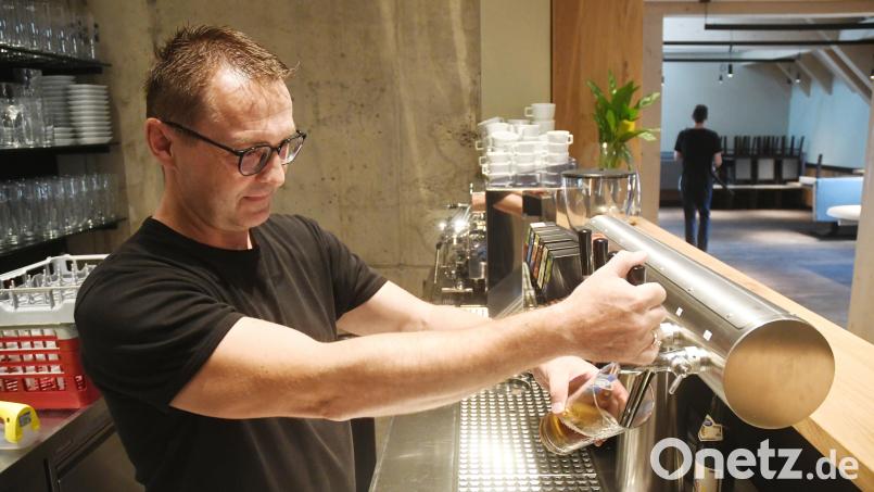 Michael Lang, Inhaber der Zoiglstubn &quot;Beim Brucksaler&quot; in Neustadt/WN, kämpft wie viele Gastwirte mit erheblichem Personalmangel und kaum kalkulierbaren Preisschwankungen im Einkauf. Bild: Gabi Schönberger