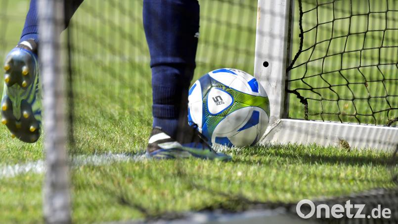 In der Fußball-Bezirksliga Nord stehen am Mittwochabend drei Spiele auf dem Programm. Symbolbild: Hubert Ziegler