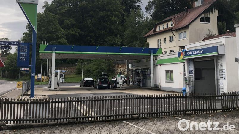 800 Euro erbeuteten die Räuber am 27. Januar mit ihrem Überfall auf diese Tankstelle in der Nürnberger Straße in Sulzbach-Rosenberg. Bild: Andreas Royer
