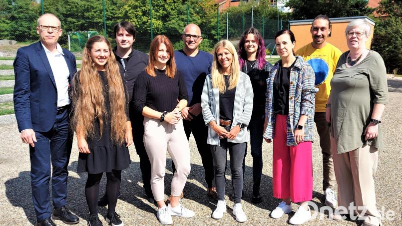 Die neuen Kollegen wurden von Schulleiter Ludwig Pfeiffer und seiner Stellvertreterin Christine Paschen willkommen geheißen. Bild: lg