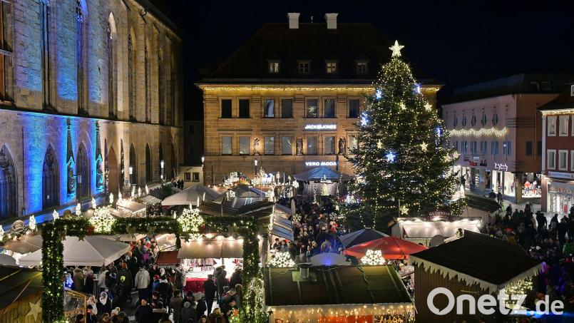 Der Weihnachtsmarkt in Amberg findet auf dem Marktplatz statt. Archivbild: Petra Hartl