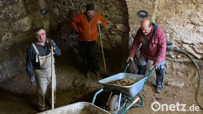 Im Bild die Grabungsarbeiten im Kellergeschoss des Gebäudes. Bild: Alois Bauer/exb