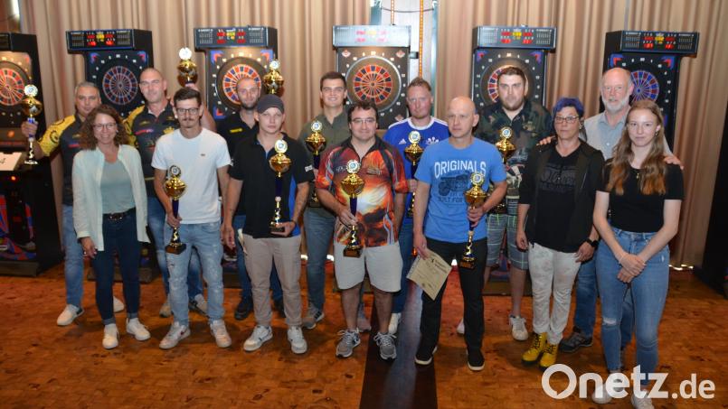 Die besten Darter der gesamten nördlichen Oberpfalz reisten zum Abschlussturnier der Ostmarkliga in die Vohenstraußer Stadthalle. Sie freuten sich über hohe Preisgelder. Bild: dob