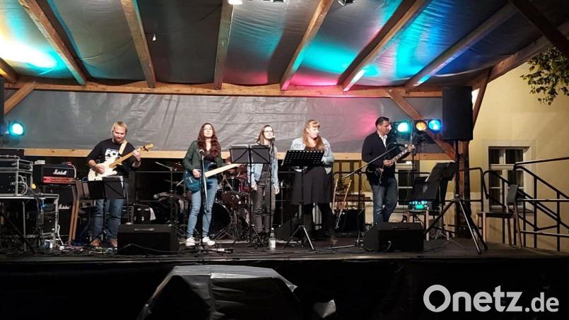 Die "Horrorband" mit Martin Gersing, Susanne Hutzler, Theresa Weidhas, Stefanie Meier und Landrat Thomas Ebeling (von links). Bild: amö