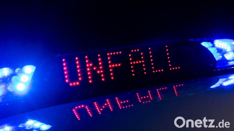 Zu einem Verkehrsunfall kam es am Mittwoch zwischen Mitterteich und Wiesau. Bild: Monika Skolimowska/ZB/dpa