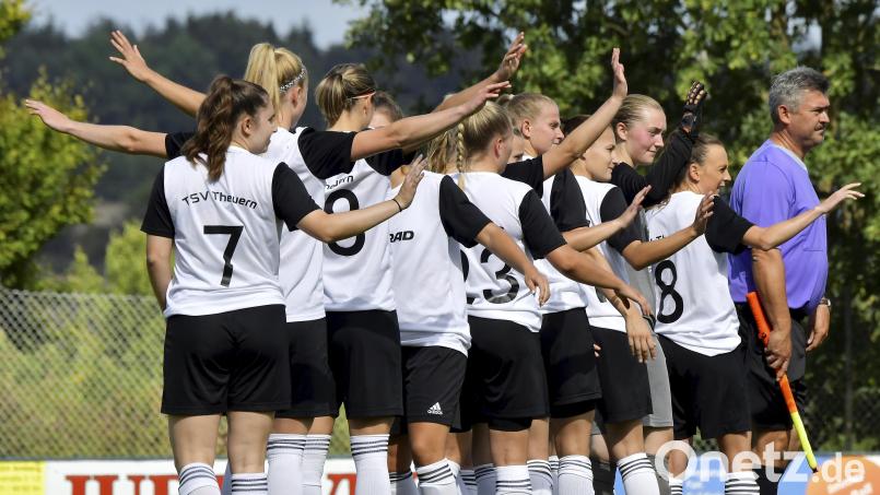 Die Spielerinnen des TSV Theuern erwarten am Sonntag den FC Ruderting. Archivbild: Hubert Ziegler