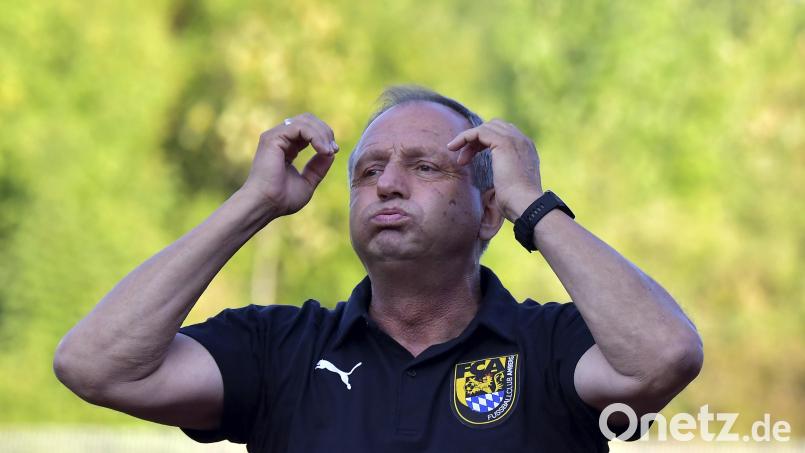 Tief durchatmen: Karl-Heinz Wagner, Trainer des FC Amberg, muss am Freitag mit seiner Mannschaft zu einem unangenehmen Gegner. Archivbild: Hubert Ziegler