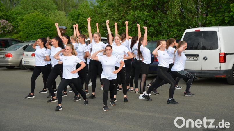 Es gibt kaum eine Veranstaltung in der Region, die nicht durch die flotten Tänze der Tanzgruppe "Grün- Weiß" bereichert wird. Bild: wel