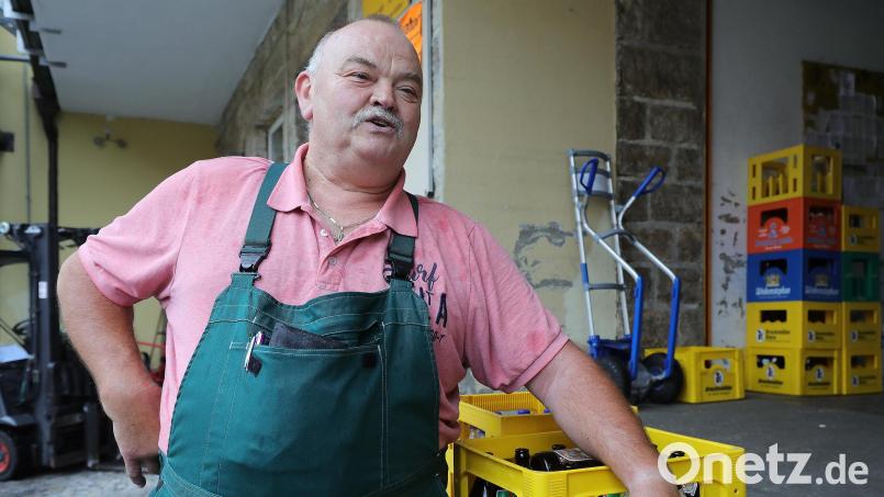 Max Schmidbauer ist ein Bruckmüller-Urgestein. Als Jugendlicher absolvierte er eine Ausbildung zum Brauer und arbeitet bis heute in dem Betrieb an der Vilsstraße. Ende September geht er nach 50 Jahren als beliebter Rampenmax in den Ruhestand Bild: Wolfgang Steinbacher