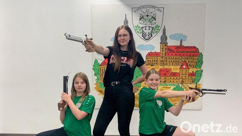 Den Schützenverein D&#039; Speckbachpelzer Michelfeld haben (von links) Anna-Katharina Diertl, Marlena Dörres und Lena Hofmann bei den Deutschen Meisterschaften würdig vertreten. Bild: D&#039; Speckbachpelzer Michelfeld