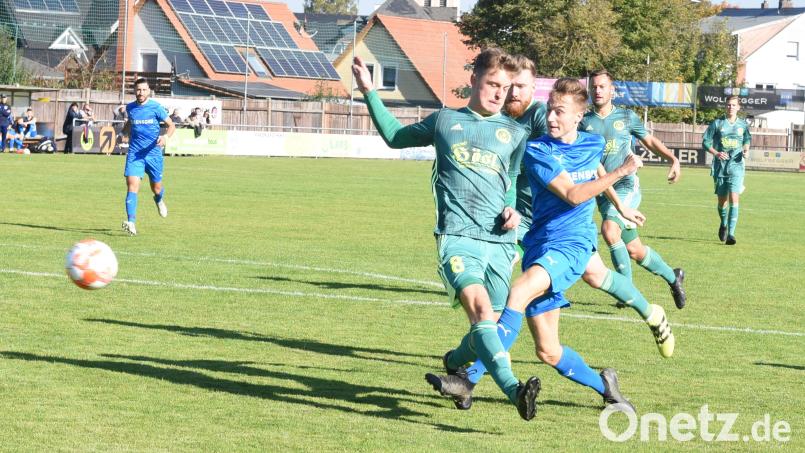 Der SV Mitterteich empfängt am Samstag den TSV Neudrossenfeld. Verzichten müssen die Stiftländer auf Urlauber Sebastian Bilz (links). Archivbild: Gebert