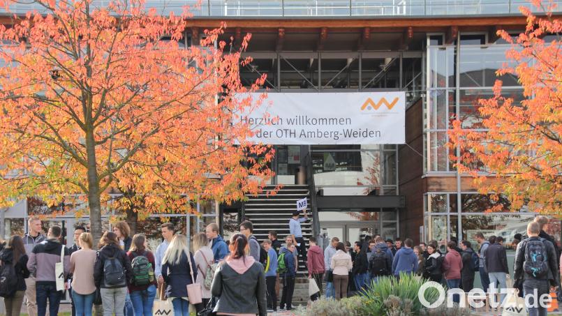 Viele junge Menschen werden im Oktober ein Studium in Amberg und Weiden beginnen und sind auf der Suche nach einer bezahlbaren Wohnung. Bild: Wiesel/OTH Amberg-Weiden/exb