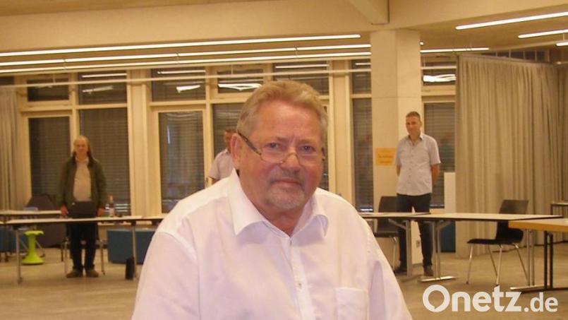 Dr. Jürgen Mahner (hier bei der Verleihung der Ehrennadel in Silber der Stadt Waldsassen im Juli 2021) schließt seine Hausarztpraxis zum 30. September. Archivbild: pz