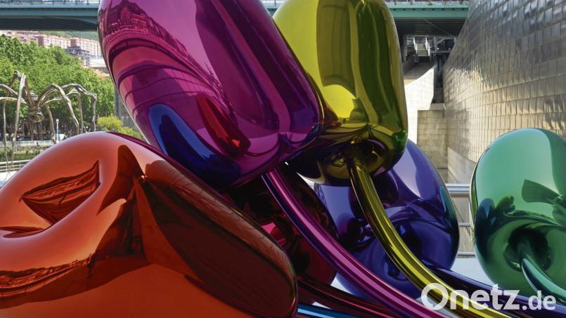 Eines der wenigen dauerhaften Exponate im Guggenheim-Museum in Bilbao: das Kunstwerk „Tulips“ von Jeff Koons. Bild:  Andreas Drouve/dpa
