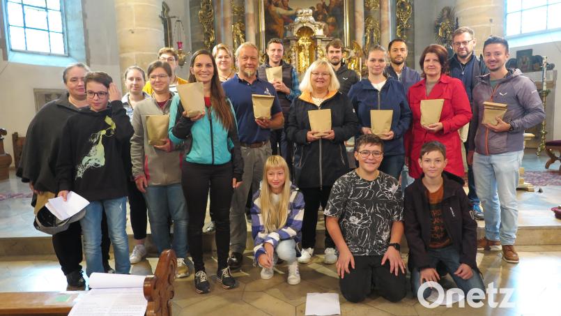 Lehrer und Schüler freuten sich über die Grußkarte. Bild: jzk