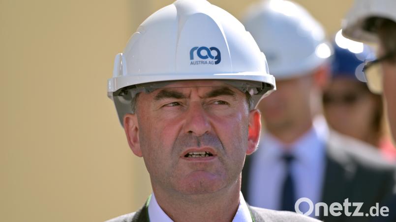 Im August hatte der bayerische Wirtschaftsminister Hubert Aiwanger (Freie Wähler) den österreichischen Gasspeicher Haidach besucht, der von Bayern mitbenutzt wird. Symbolbild: Uwe Lein