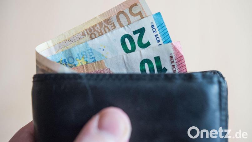 Eine Einmalzahlung vom Staat soll helfen, die hohen Energiekosten aufzufangen. Doch längst nicht alle bekommen die volle Summe - oder überhaupt was ab. Bild: picture alliance / Lino Mirgeler/dpa