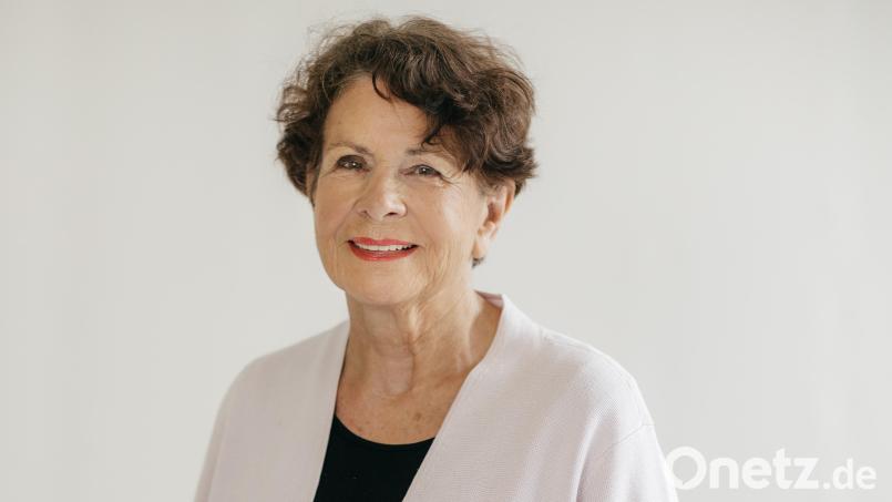 Helma Sick (81) will Frauen wachrütteln, damit sie mehr über finanzielle Eigenständigkeit im Alter nachdenken. Die Autorin und Finanzberaterin spricht am Donnerstag in Weiden. Bild: Quirin Leppert / exb