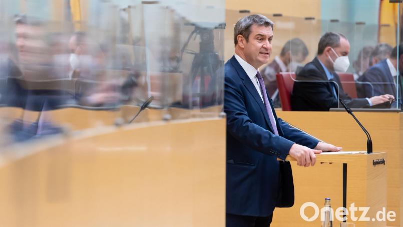 Ministerpräsident Markus Söder hat eine stufenweise Angleichung der Bezahlung von Lehrkräften in Aussicht gestellt. Symbolbild: Sven Hoppe