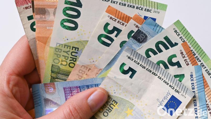 Viele Arbeitgeber haben bereits Corona-Prämien an ihre Beschäftigten gezahlt. Jetzt könnte eine Inflationsprämie folgen. Symbolbild: Patrick Pleul/dpa