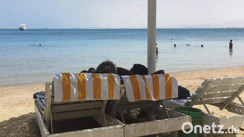 Sonne und Meer, das suchen viele Urlauber im Herbst – und finden beides zum Beispiel an den Stränden Ägyptens. Bild:  Benno Schwinghammer/dpa