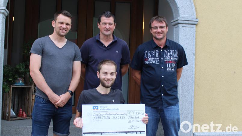 Verein 9.9 Schwarzachtal überreicht Spende an Christian Schober | Onetz