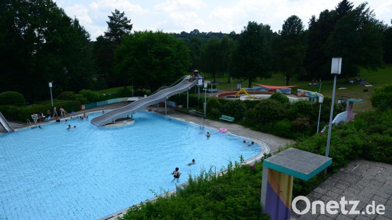 Die Sanierung des Freibades Pleystein brennt der Stadt schon seit Jahren unter den Nägeln. Jetzt soll die Mittelbereitstellung erneut in den Haushaltsberatungen für das Jahr 2023 auf die Tagesordnung kommen. Bild: bey