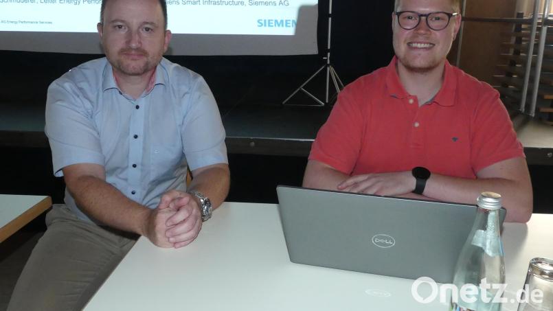 Mit einer Fülle von Informationen zum Thema „Grüner Wasserstoff“ gestalteten Andreas Schmuderer und Maximilian Schienhammer einen Teil der Sitzung des Gemeinderats. Bild: rn