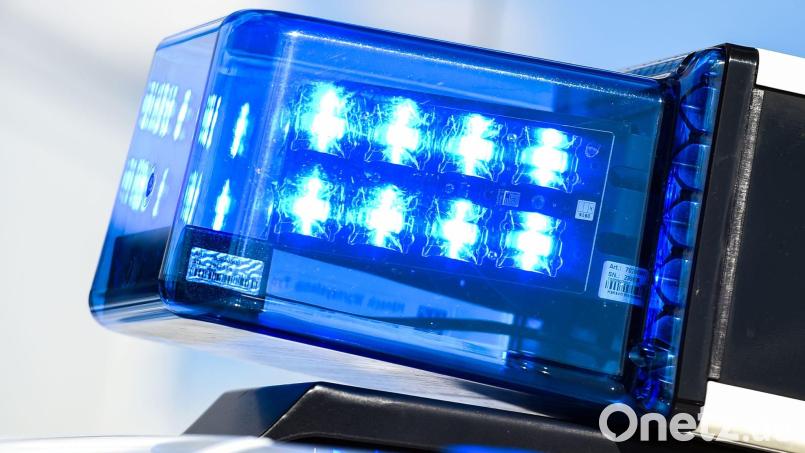 Drei Menschen mussten teils schwer verletzt ins Krankenhaus. Symbolbild: Christophe Gateau/dpa